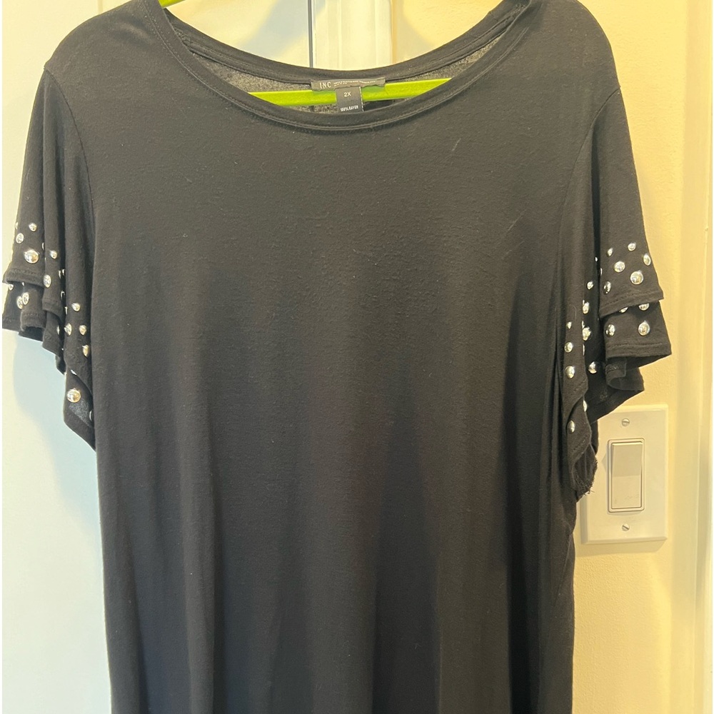 Black nail head flutter sleeve